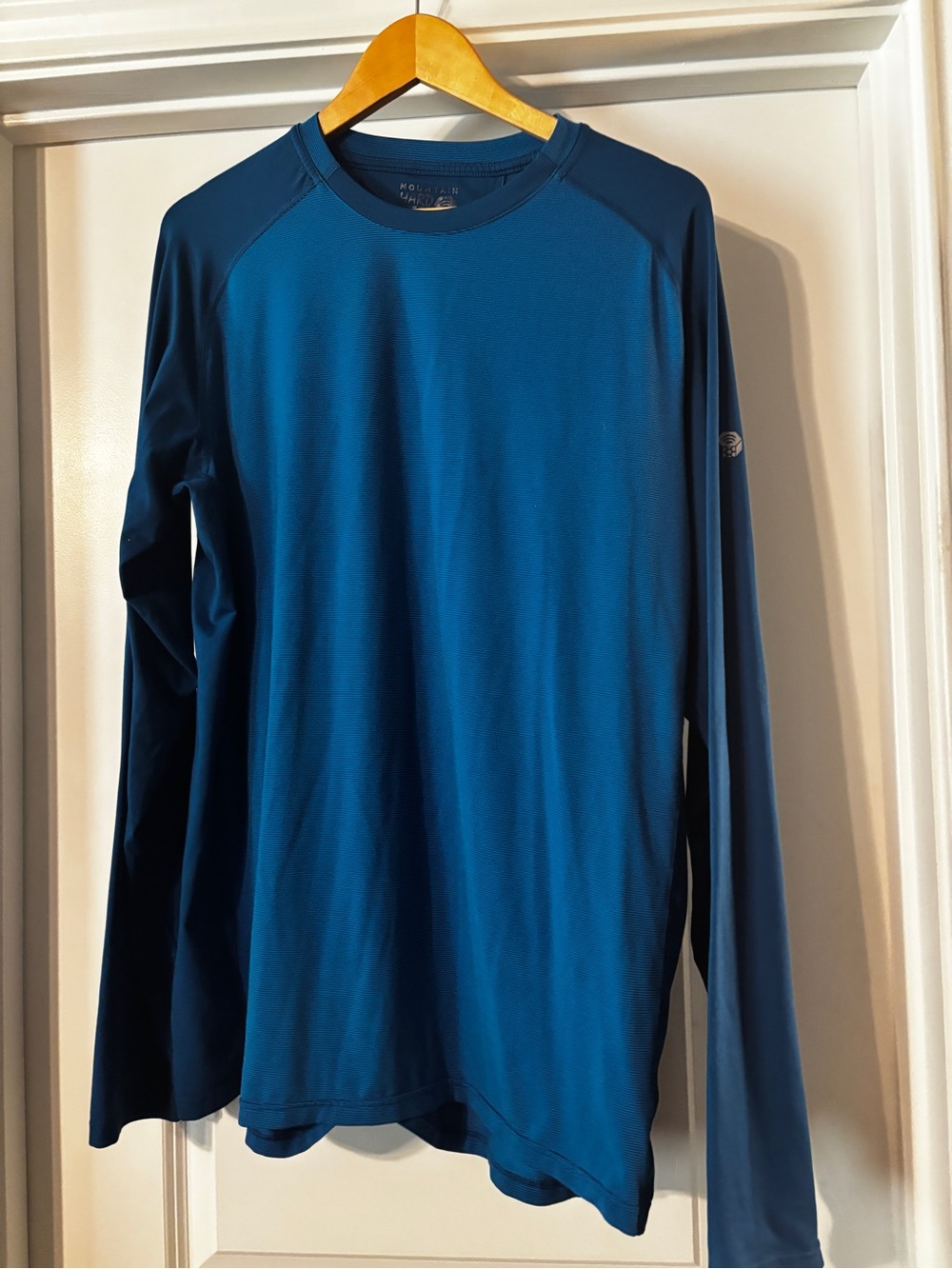 Mountain Hardwear Men's Long-Sleeve Active Crew in Teal Blue